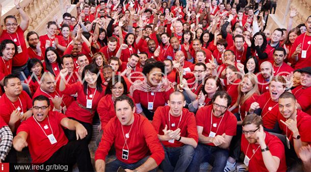 apple Staff in red